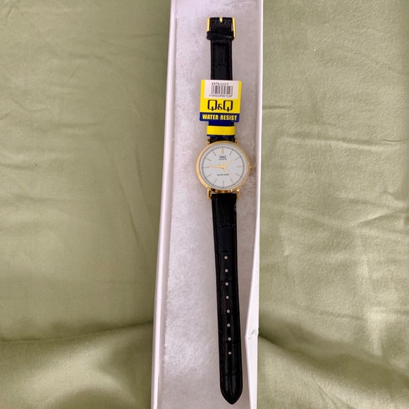 Women’s Watch by Q&Q - Picture 1 of 4